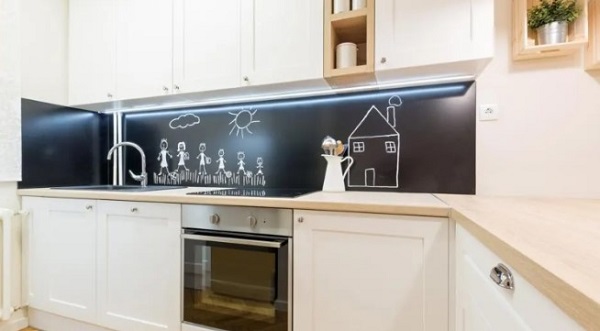 Sơn bảng đen lên tường bếp