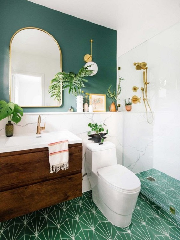 Phòng tắm Mid- Century Modern với màu sắc tươi sáng, độc đáo