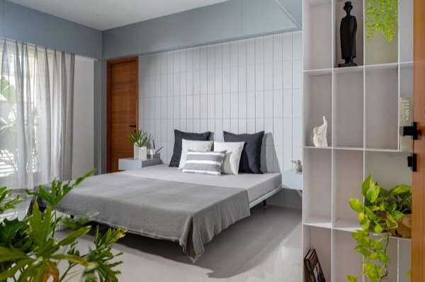 Thiết kế phòng ngủ theo gam màu trắng, xám đẹp mắt