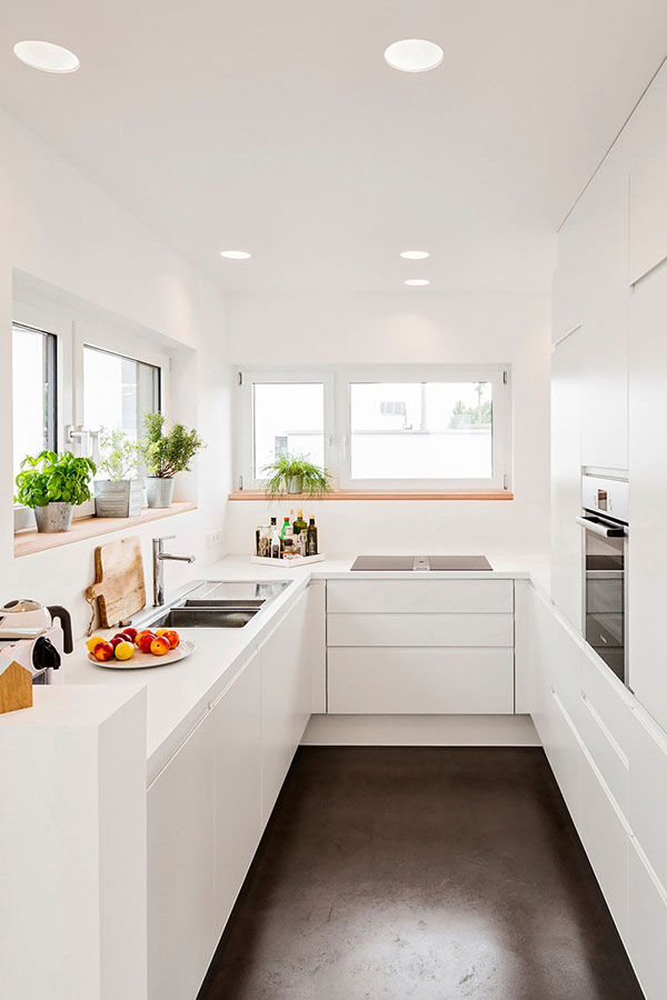 Nhà bếp chữ U tối giản và đẹp cho căn hộ gia đình