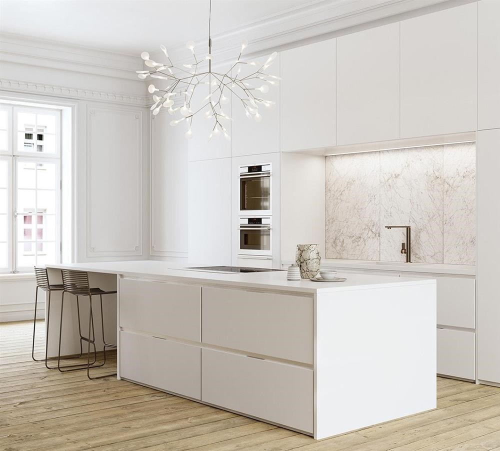 Tủ bếp trắng, phủ bóng thiết kế gọn gàng, dễ dàng vệ sinh