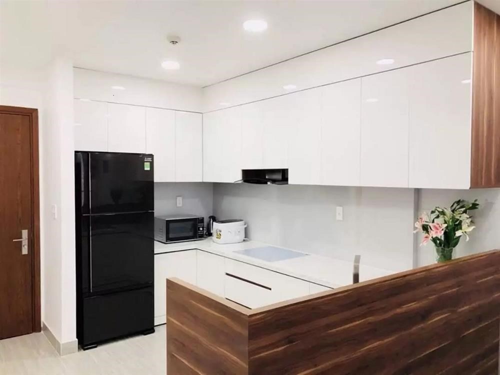 tủ bếp chữ U màu trắng hiện đại