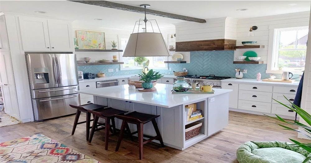 Không gian bếp đầy màu sắc