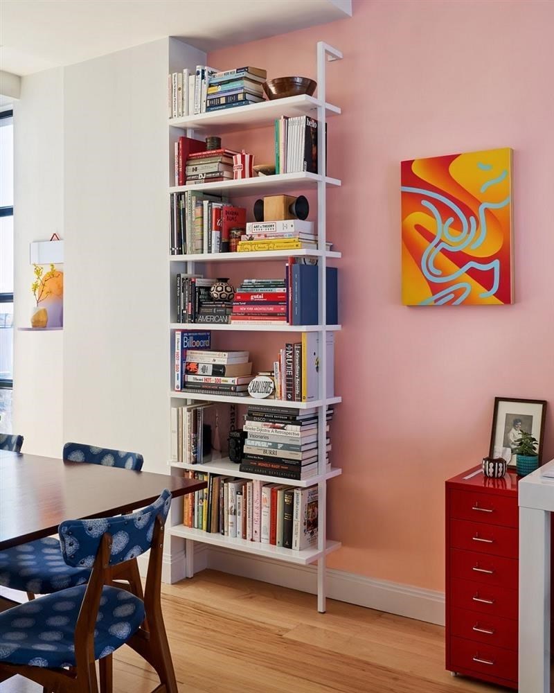 Giá đỡ sơn trắng, bóng bẩy của CB2