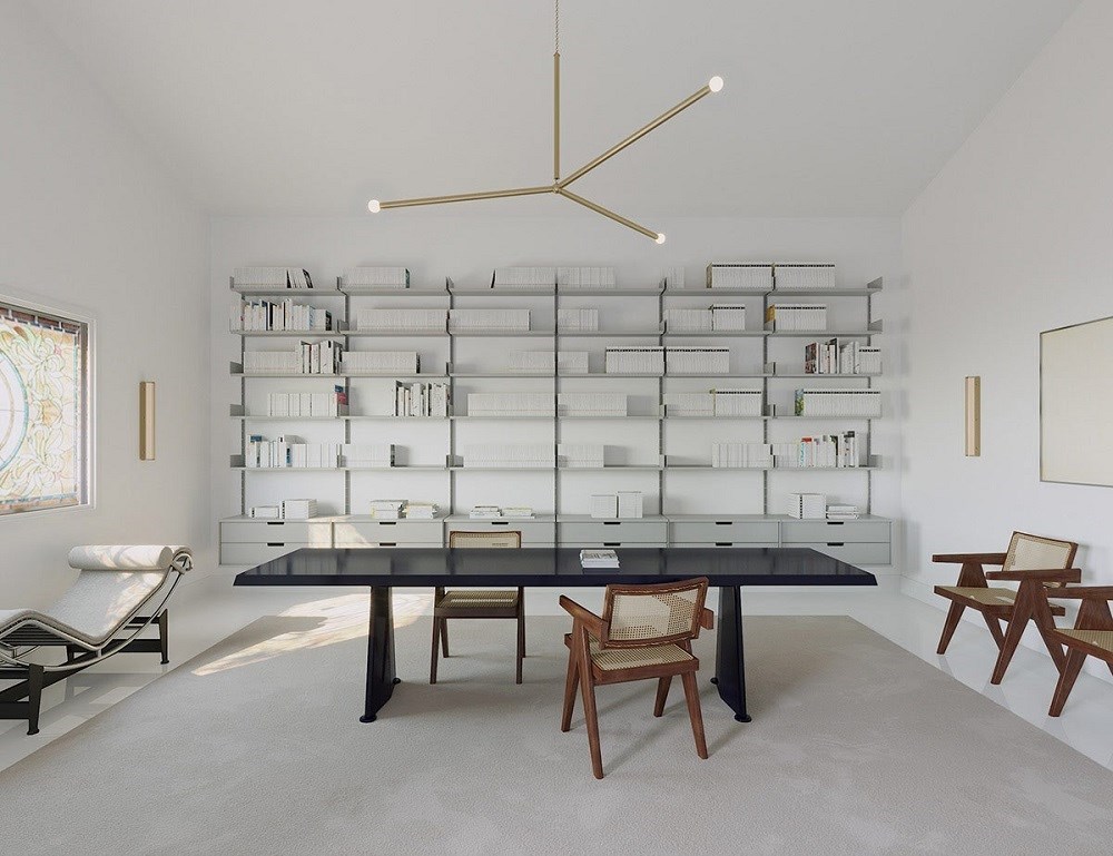 Một văn phòng lớn tại nhà có giá sách và ngăn kéo nổi lắp đặt dọc theo bức tường